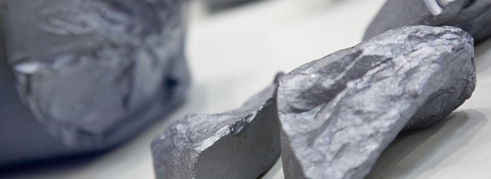 株式会社三和商事はシリコンなどの原材料の買取、輸出入を行います