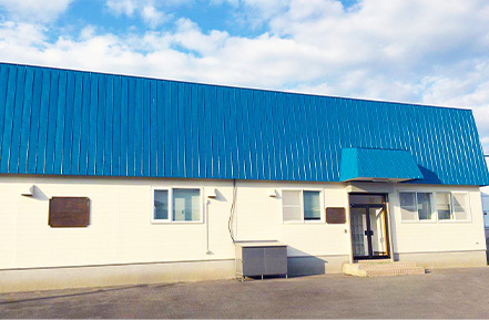 関連会社のミライエナジーで太陽光パネルを製造しております